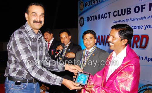 Vandana Award conferred on Dr.B.R.Shetty